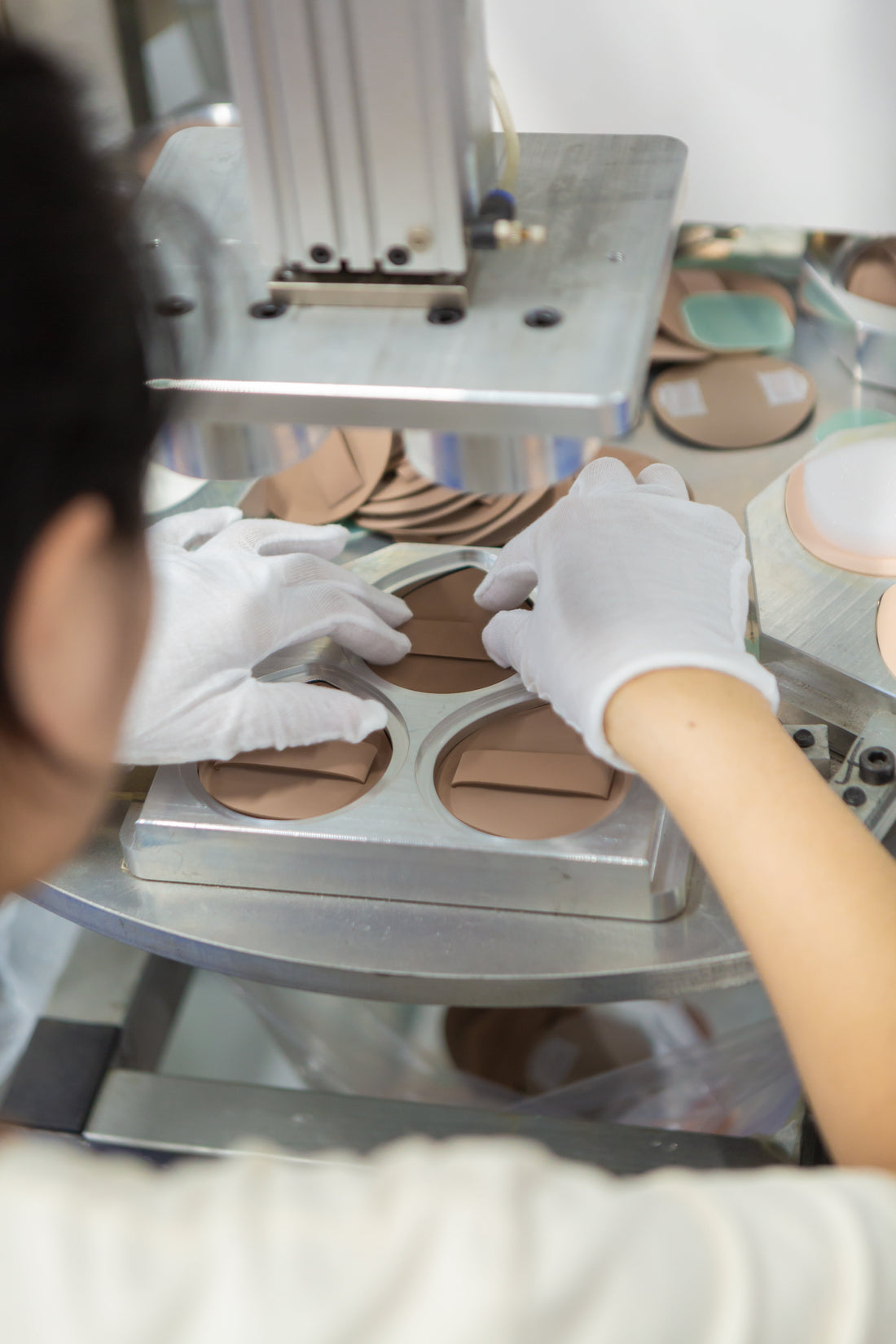 Production of candy powder puffs